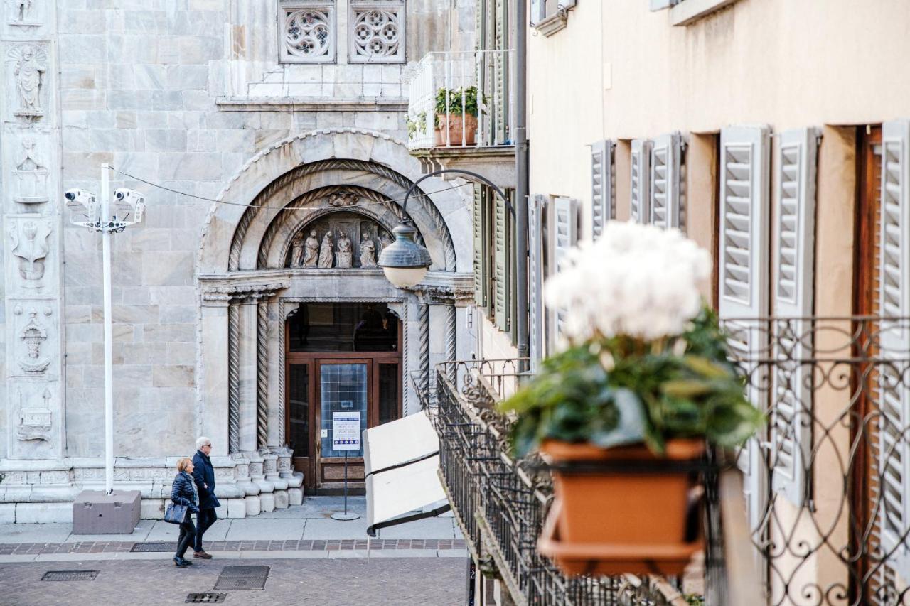 La Finestra Sul Duomo - The House Of Travelers Como Exterior foto